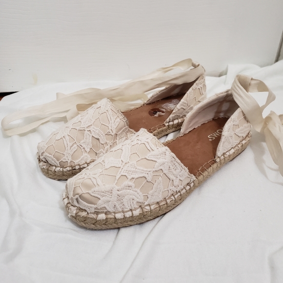 Toms Shoes - Tom's Katalina Birch floral lace espadrille cream